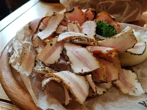 Ассорти из разных видов сала, основного продукта украинской кухни