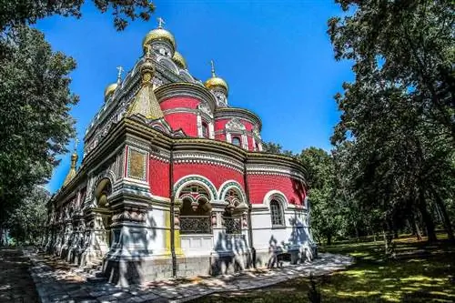 Оживленная мемориальная церковь Шипка.