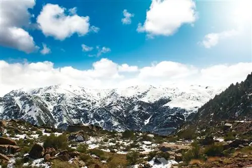 Горы со снегом возле Укаймедена, Марокко