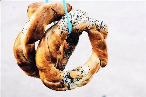 Ковриги иногда продают пачками на улице.