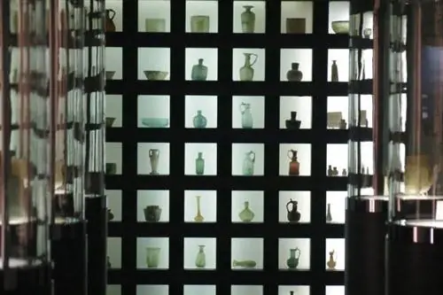 Экспозиция в Музее стекла и керамики.