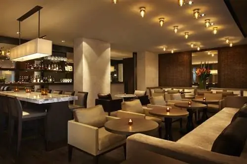Интерьер бара в отеле Park Hyatt