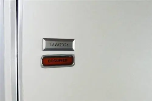 Что не так с этими новыми крошечными туалетами в самолетах?