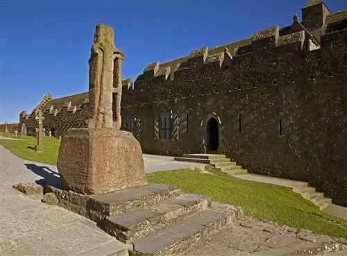 Крест Святого Патрика, Скала Кашел