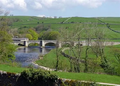 мост через реку Уорф, Бернсолл, Йоркшир-Дейлс