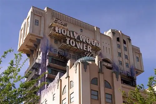 Аттракцион отеля Hollywood Tower в парке был вдохновлен культовым американским сериалом «Сумеречная зона». Изображение предоставлено