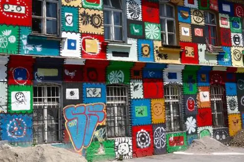 Метелкова место, бывший армейский гарнизон, который превратился в популярное место для клубов и ночных клубов.