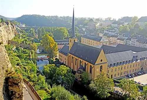 Вид с воздуха на аббатство Ноймюнстер в бывшем принимающем Евровидение городе Люксембурге.