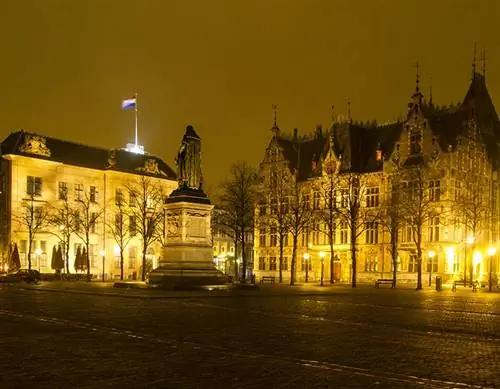 Величественные площади, торжественные статуи и элегантные старинные здания - Гаага создавала любопытный контраст с блеском Евровидения.