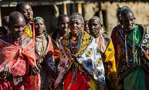 Женщины в «деревне вдов» Маджи Мото.