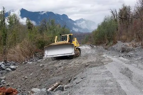 Поврежденный участок Carretera Austral возле Чайтена.