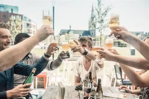 Необычное пьянство: 8 лучших городов для ползания по барам