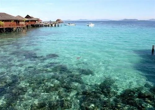 Особенности - Sipadan Water Village, Мэтью Ли. СС ПО 2.0