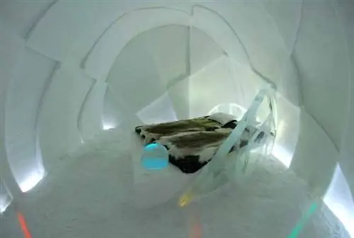 Внутри легендарного шведского отеля Icehotel.