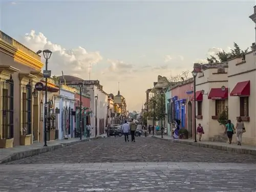Вечерняя уличная сцена, Оахака, Мексика, Северная Америка