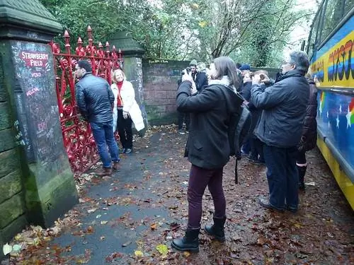 Туристы-битлы, Strawberry Field, Beaconsfield Road, Ливерпуль.