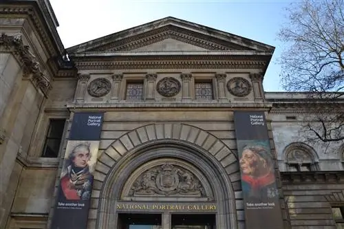 Вход в национальную портретную галерею.