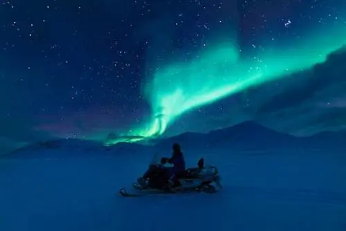 Это самый зеленый способ увидеть северное сияние на Шпицбергене?