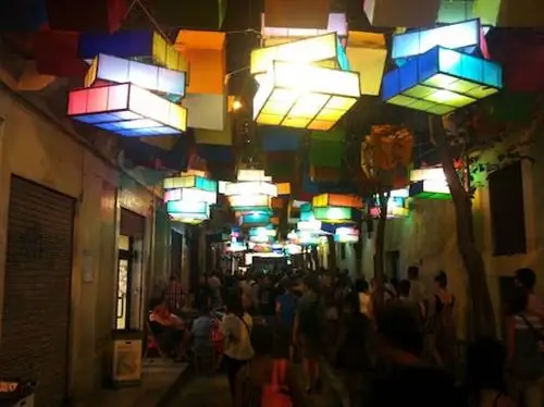 Сходите с ума на Festa Major de Gràcia, самой сумасшедшей вечеринке в Испании