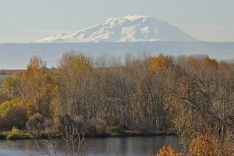 Mt Adams/Yakima Valley Hwy, Пэт Стросал. CC BY-SA 2.0
