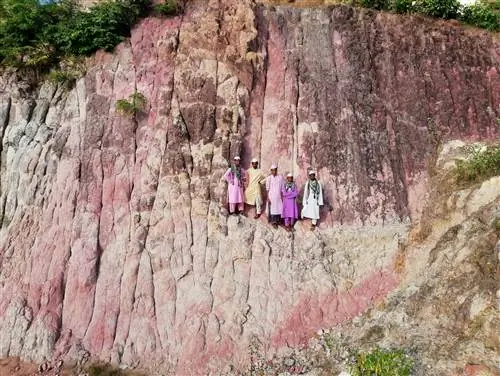 Местные экскурсанты в Чайна-Клэй-Хиллз