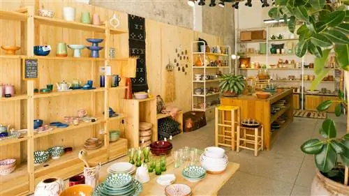 Интерьер магазина товаров для дома Chabi Chic в районе Сиди-Ганем в Марракеше, Марокко