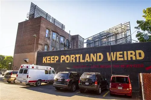 Особенности - Keep Portland Weird Mural