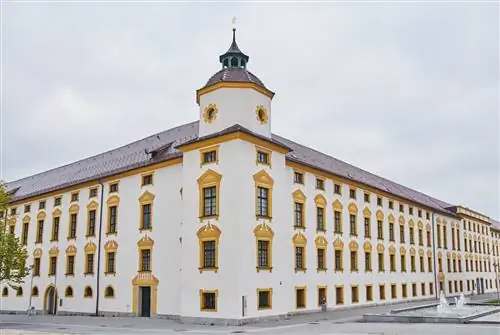 4. Резиденция