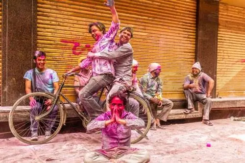 Вот как мир празднует Холи