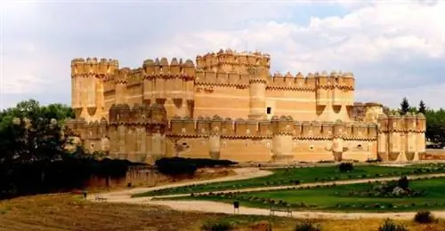 15 самых необычных замков Испании