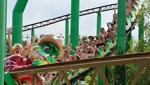 Кататься на американских горках голышом ради благого дела