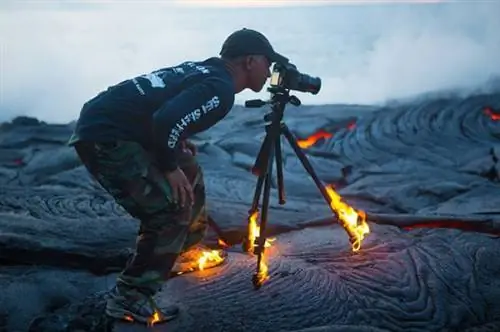 Взгляд за камеру показывает, что делают фотографы, чтобы получить лучший снимок