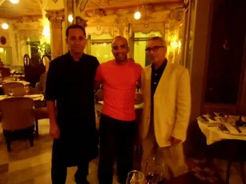 С поваром и метрдотелем. Звезды ресторана Cafe Royalty: Пако Гонсалес и Хосе Франсиско Чулиан