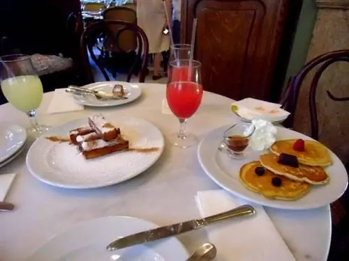 Блинчики, гренки, слякоть и мороженое манят…