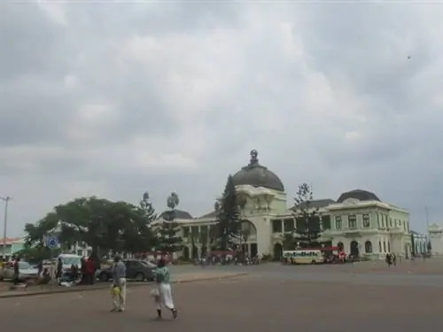 Грязный, серый тёплый, насыщенный, латинский Живой Мапуту