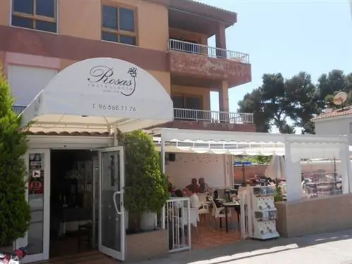 Ресторан Rosas в Мухависте предлагает хорошую кухню по хорошей цене.