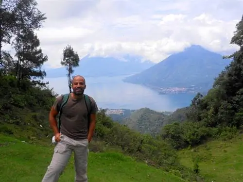 Вот какие виды открываются при входе в парк.