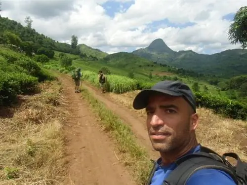 Начало нашего треккинга по горам Гуруэ.