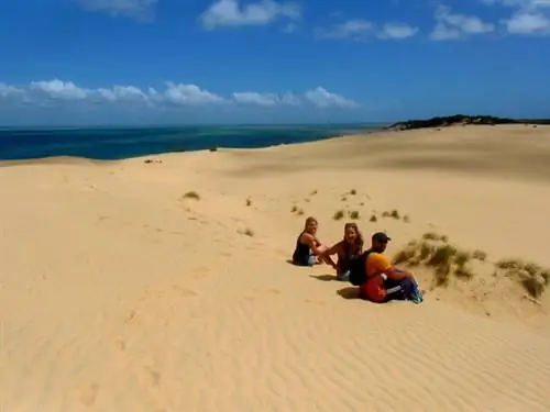 С Мариджем и Агнес в дюнах Базаруто.