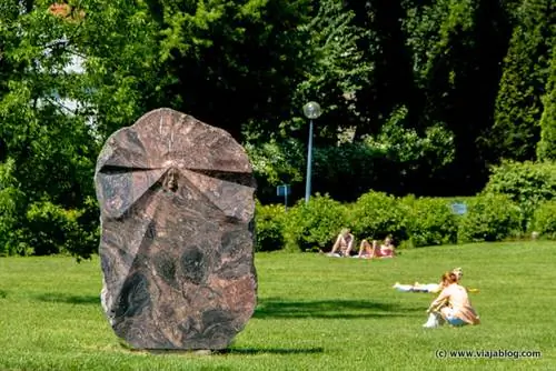 Нижний сад библиотеки Варшавского университета.