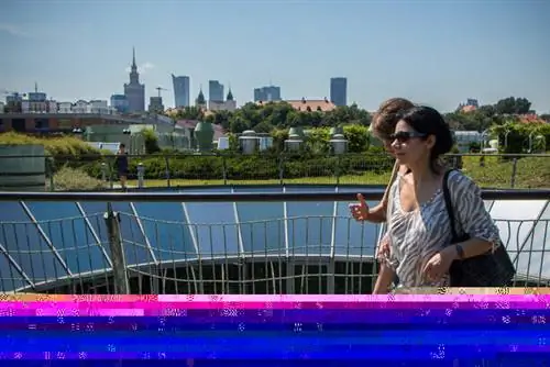 Прогулка по саду на крыше библиотеки Варшавского университета.