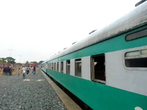 Наш поезд собирается покинуть Нампулу.