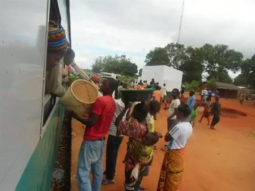 Путешествие на поезде через Мозамбик