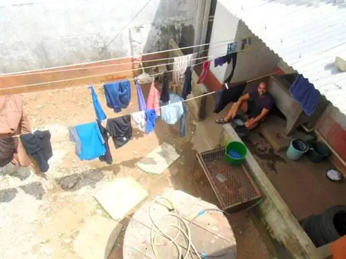 Стирка белья в хостеле в Мапуту