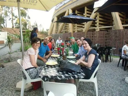 Вся группа в баре Orlando Towers в Соуэто, Йоханнесбург.