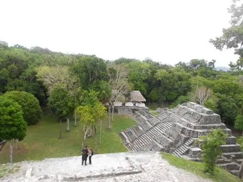 Одна из площадей Якши