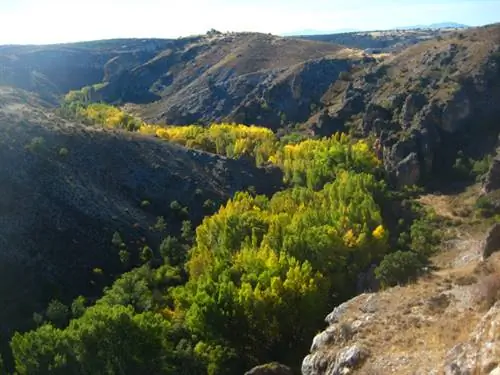Hiking_ravine_river_dulce