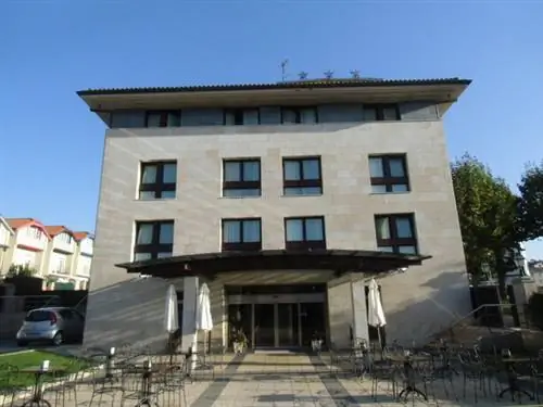 Главный вход в отель Лойу