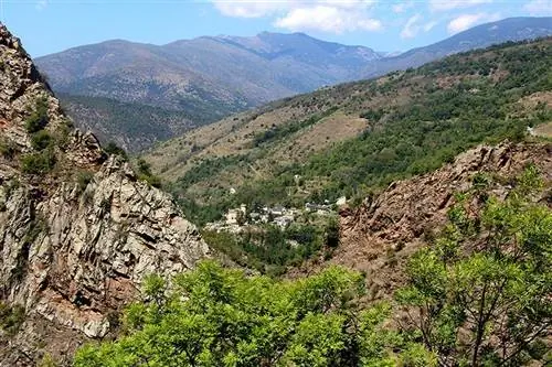 Ущелье Ньер и каменная часовня