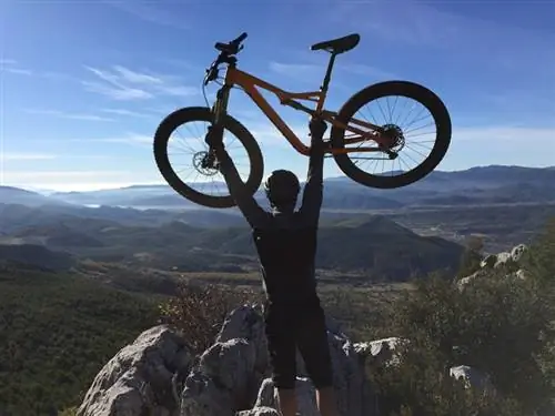 Наслаждаемся катанием на горных велосипедах в долине Ара